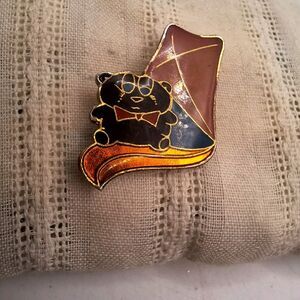 1988 AGB teddy bear With kite Lepal Pin